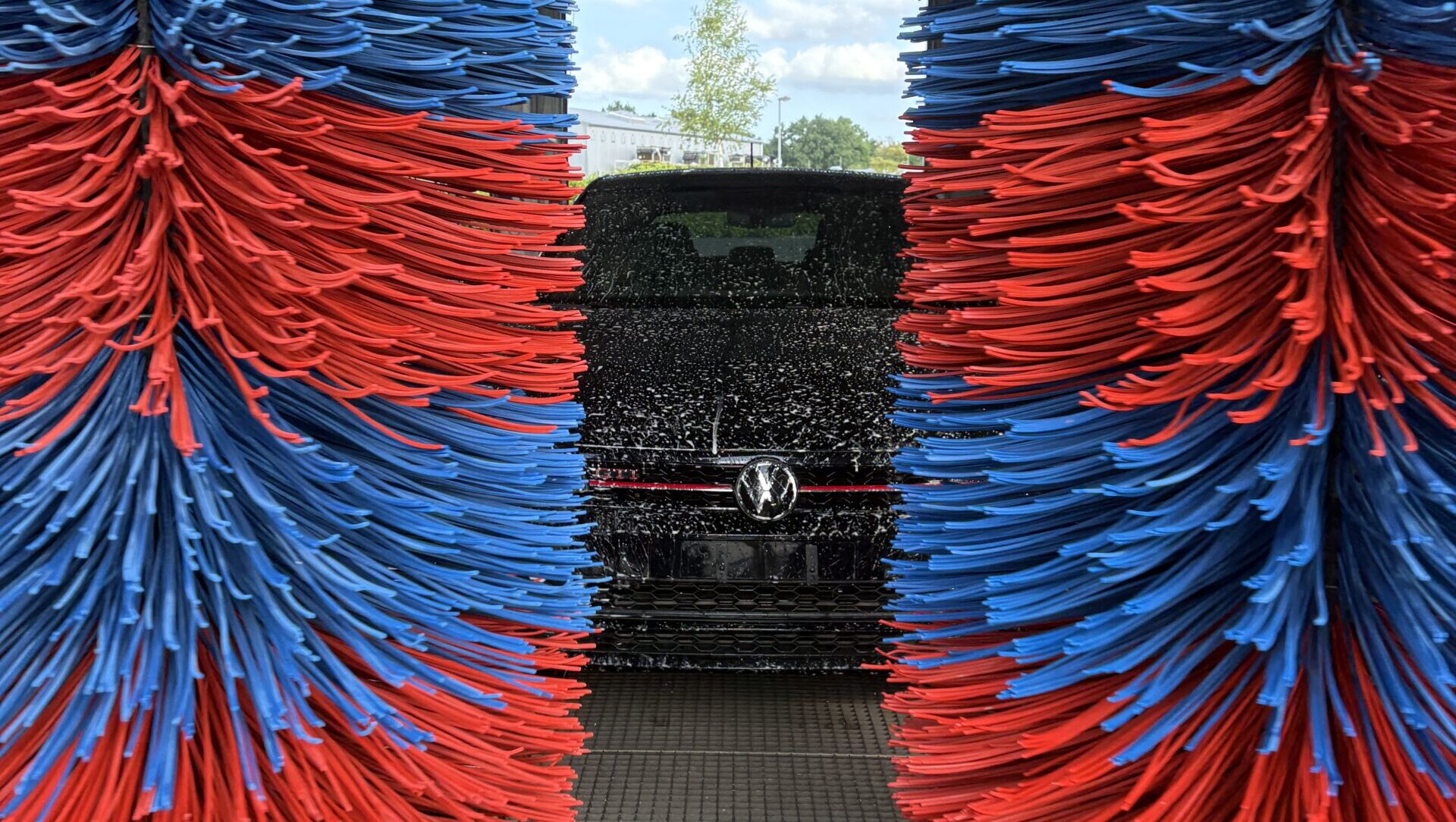 Außenansicht BG Wash GmbH PKW Ausfahrt